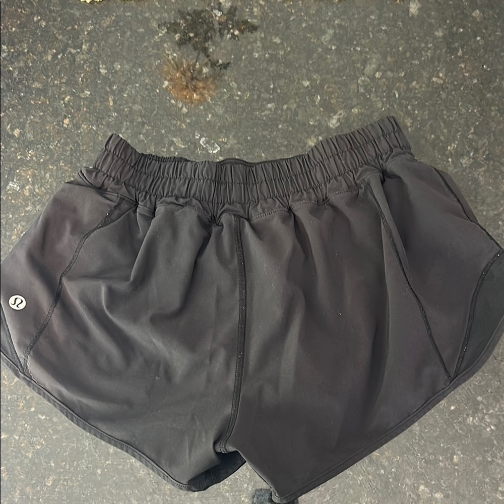 Hotty Hot low-rise 2.5” size 4 lululemon athletica Black Athletic Shorts